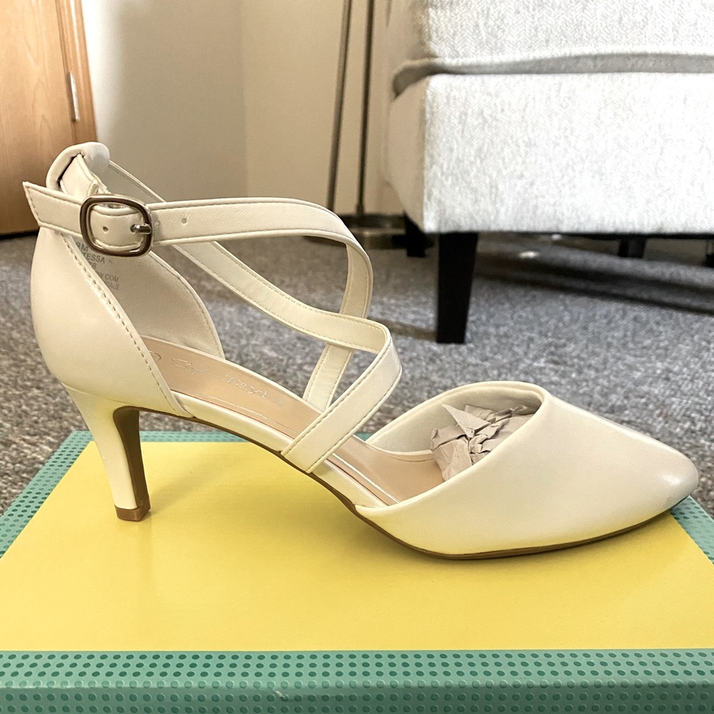 White heel size 9